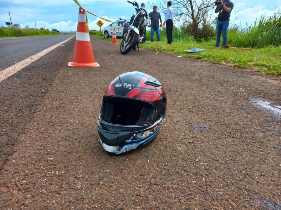 Foto 3 de 3 — Acidente entre ônibus e moto, mata motociclista na SP-257 em Santa Lúcia